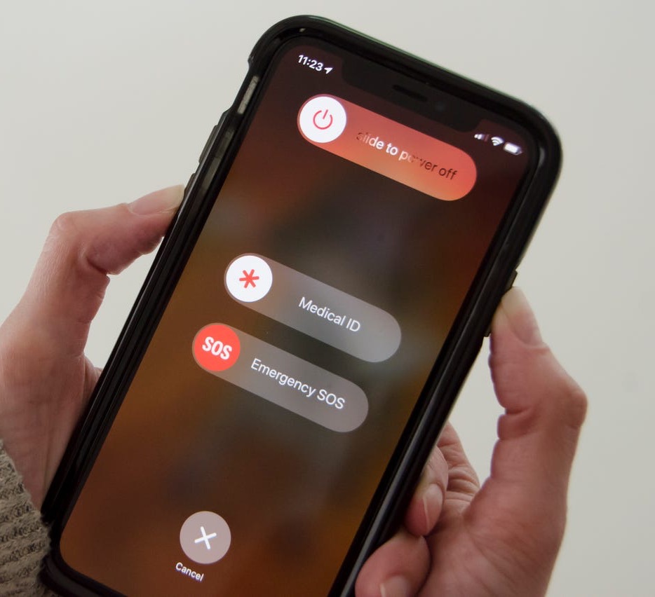 Restart iPhone - iPhone display turning off when finger over speaker (Fix) Auto Draft