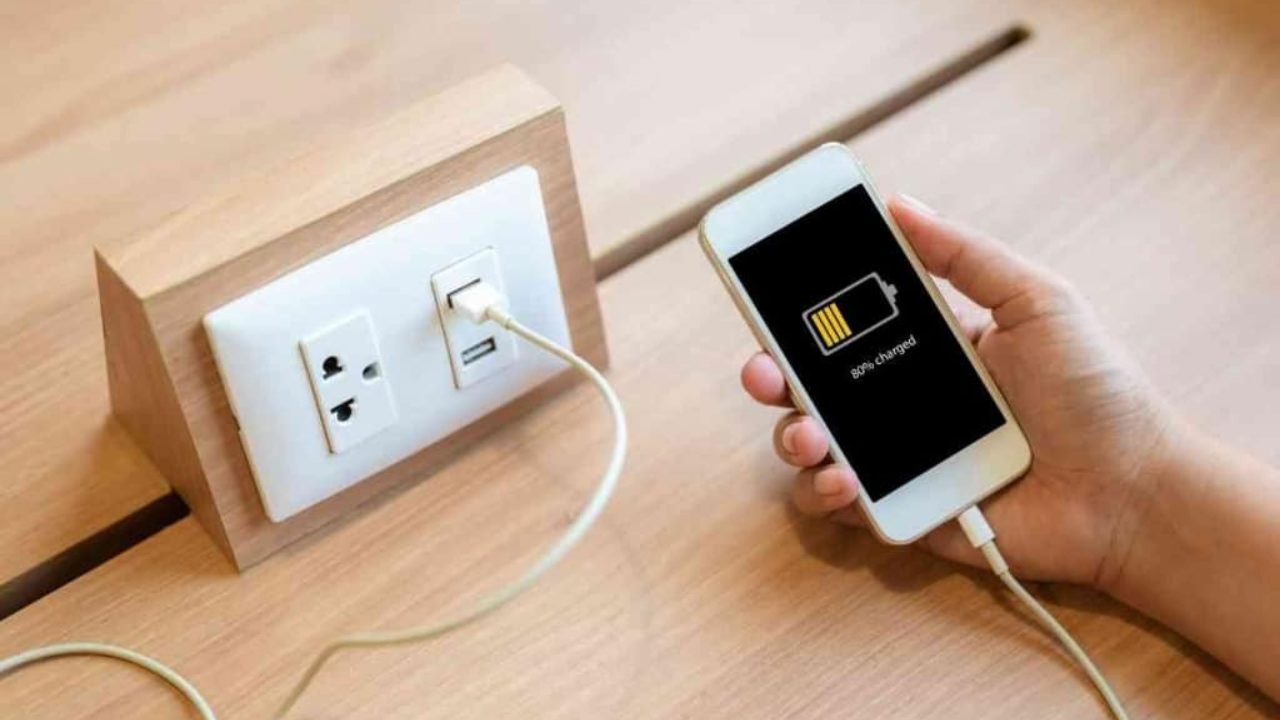 Why is my iPhone Battery Yellow - Why is my iPhone Battery Yellow? Why is my iPhone Battery Yellow